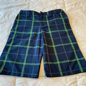 Youth Under Armour Golf Shorts; size LG.